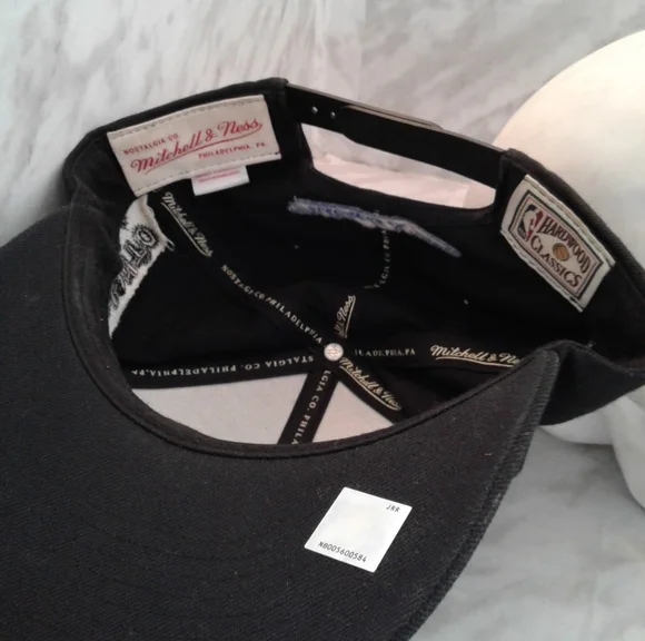 Mitchell & Ness Toronto Huskies NBA Retro Blue black Adjustable Snapback Cap Hat - Picture 4 of 4